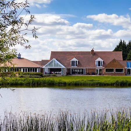 Kingfisher Hotel, Golf And Country Club Milton Keynes Buitenkant foto