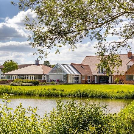 Kingfisher Hotel, Golf And Country Club Milton Keynes Buitenkant foto