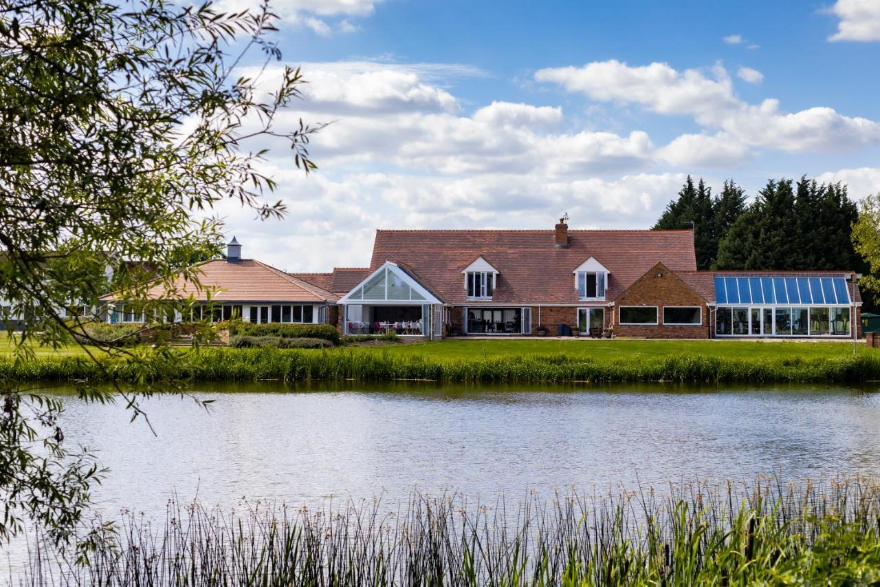 Kingfisher Hotel, Golf And Country Club Milton Keynes Buitenkant foto