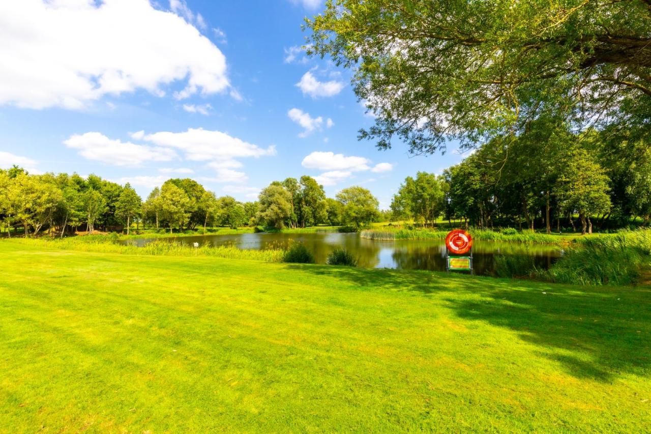 Kingfisher Hotel, Golf And Country Club Milton Keynes Buitenkant foto