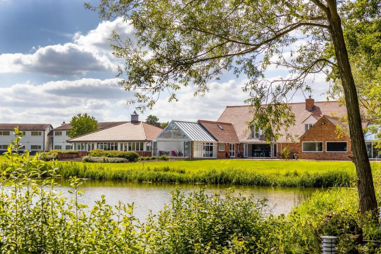 Kingfisher Hotel, Golf And Country Club Milton Keynes Buitenkant foto