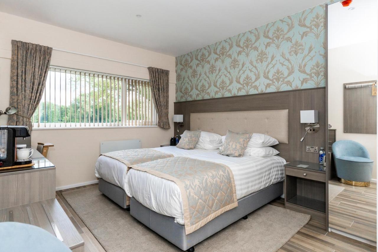 Kingfisher Hotel, Golf And Country Club Milton Keynes Buitenkant foto