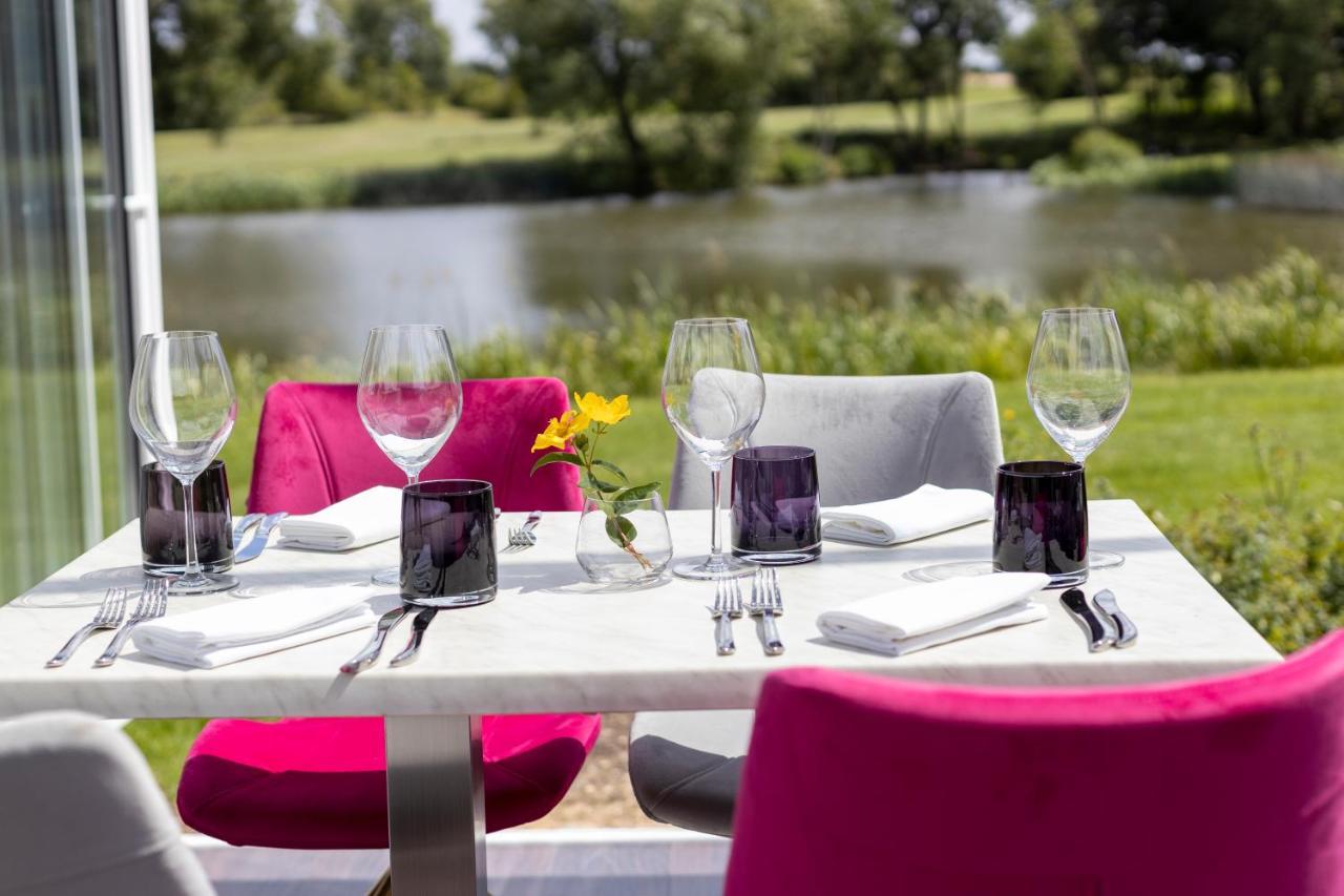 Kingfisher Hotel, Golf And Country Club Milton Keynes Buitenkant foto